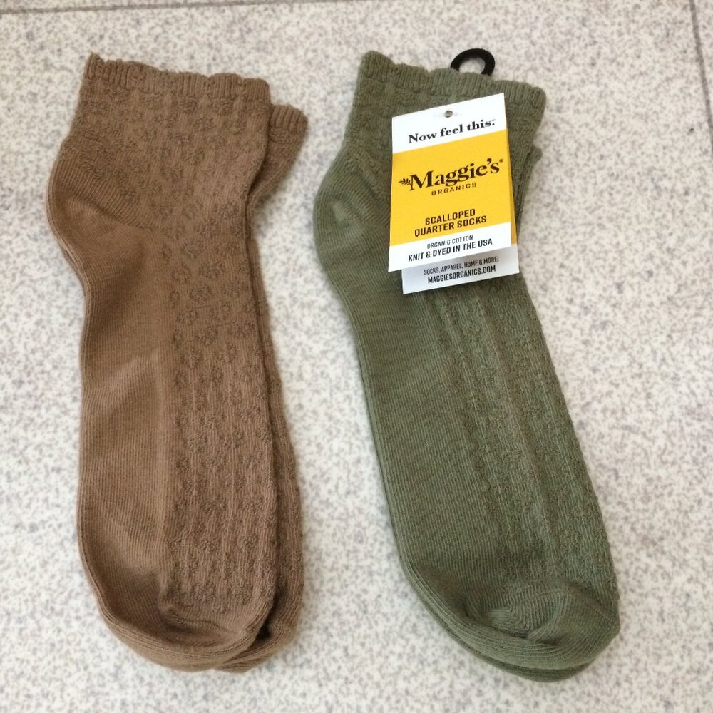 2Pr. Maggie's Organics Scalloped Quarter Socks LARGE